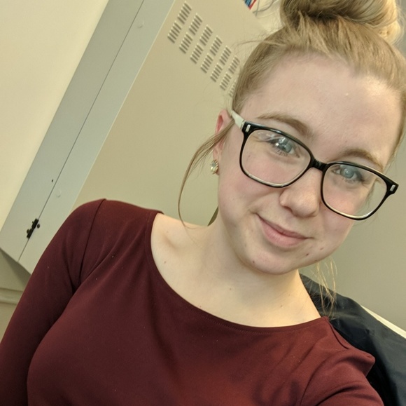 Meet your Posher!! - Picture 3 of 5